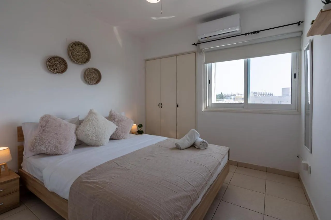 Anais 1-Bedroom Apartment In Mackenzie Larnaca 0*,