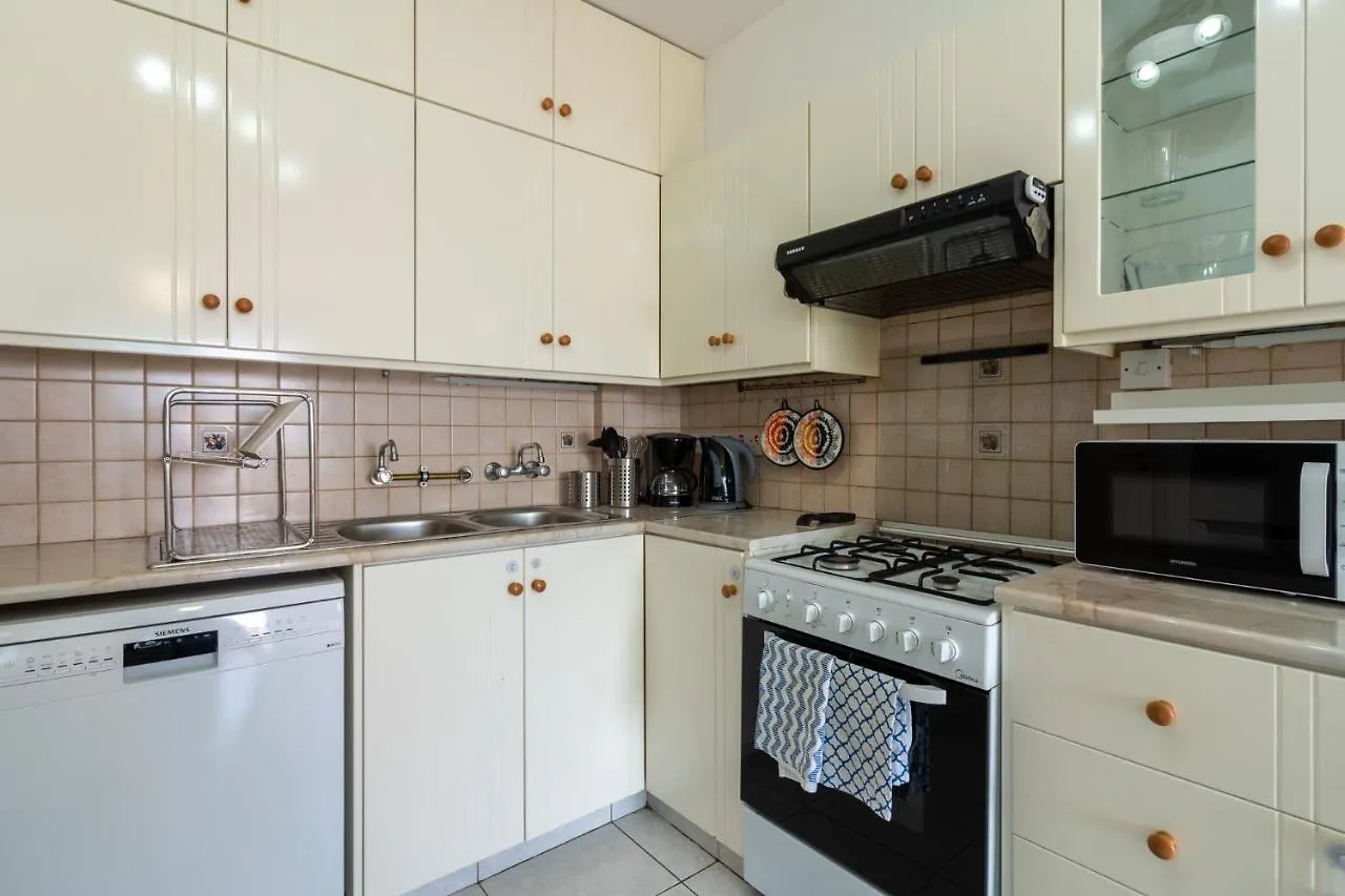 Anais 1-Bedroom Apartment In Mackenzie Larnaca