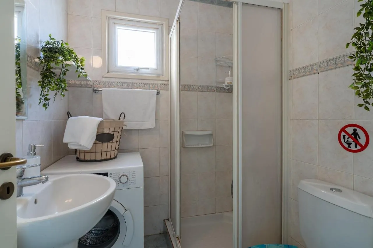 Anais 1-Bedroom Apartment In Mackenzie Larnaca
