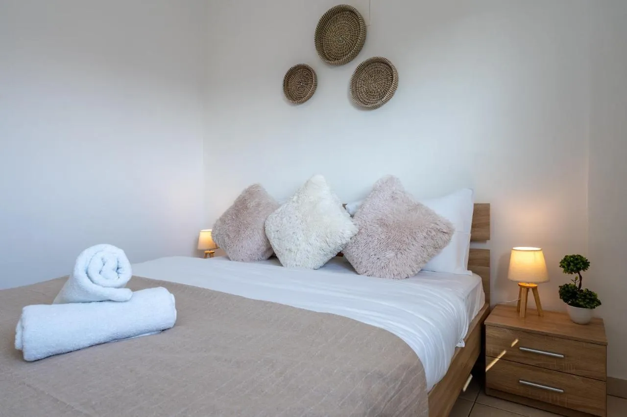 Anais 1-Bedroom Apartment In Mackenzie Larnaca