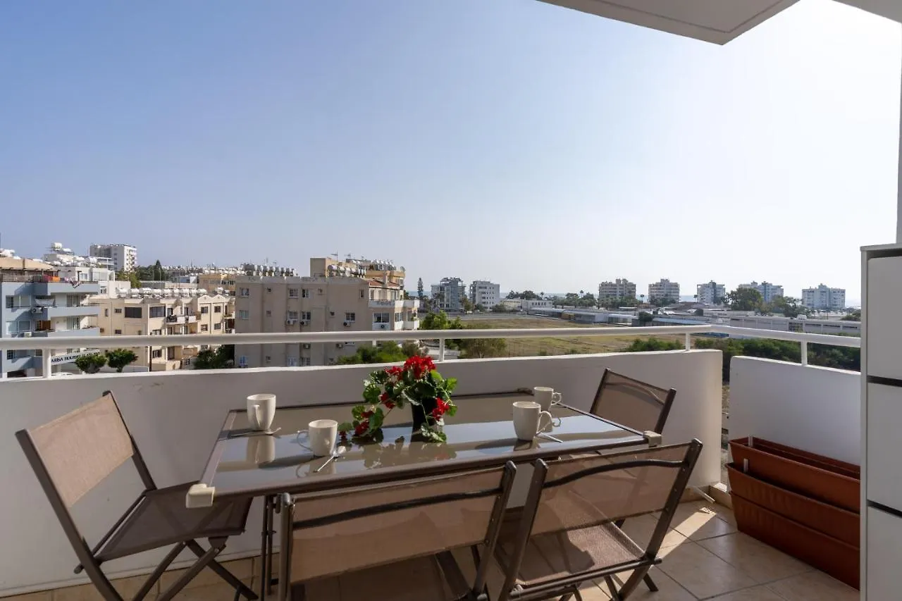 Anais 1-Bedroom Apartment In Mackenzie Larnaca